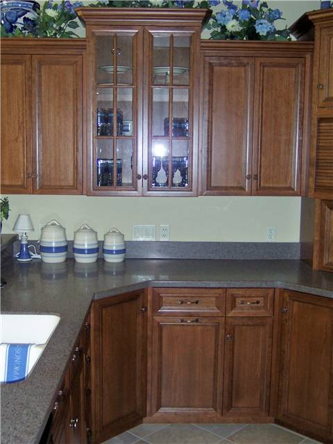 Cabinet style - full overlay / Door & drawer front style - flat panel, miter corner / Glass doors with standard mullions
